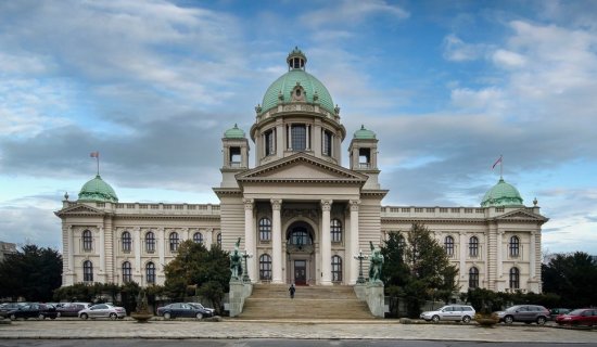 Skupština Srbije upravo je završila u jednoj od najpopularnijih video-igara svih vremena: Još su samo Simpsonovi ostali 12