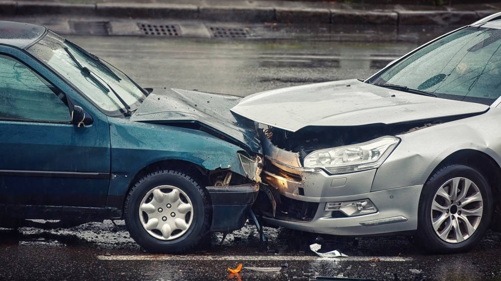 automobili u saobraćajnoj nesreći