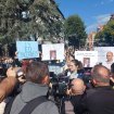 "Da li je EU zabrinuta?": Protest zbog hapšenja Arsenijevića u Kosovskoj Mitrovici 14