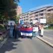 "Hapsite lopove, pustite nam decu": Majka uhapšenog Arsenijevića na protestu u Kosovskoj Mitrovici 14