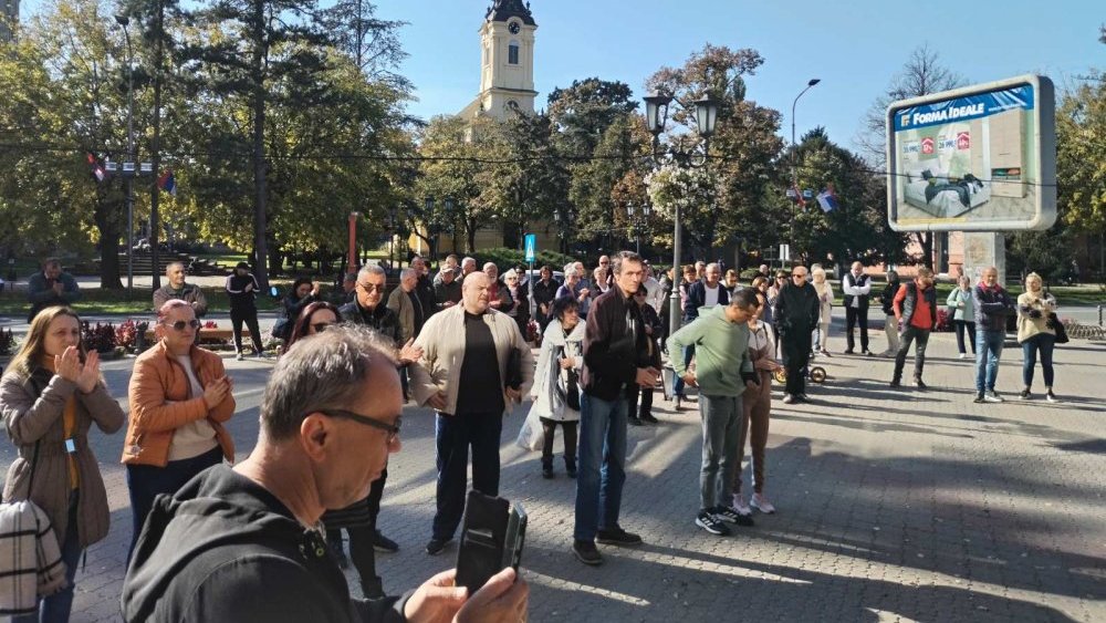 Protest u Vrbasu jer nema grejanja: Čelnici opštine obećali tople radijatore tek tokom sledeće nedelje 2