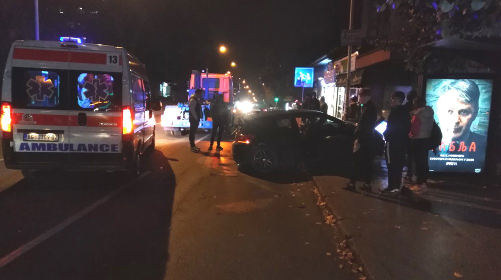 Muškarac uleteo među putnike na autobuskoj stanici na Kanarevom brdu, ima povređenih (FOTO) 10