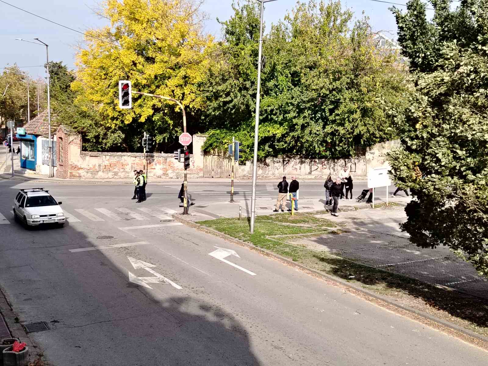 Vršac pod opsadom zbog proslave rođendana SNS, zabeležena podela sendviča (FOTO/VIDEO) 3