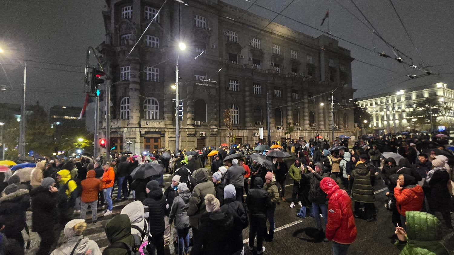 Kako je izgledao protest opozicije u Beogradu zbog tragedije u Novom Sadu u slikama (FOTO) 15