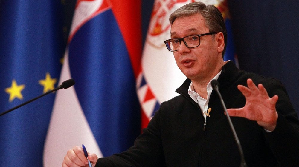 "Dok bi ih nosili, skičali bi kao svinje": Vučić o protestima i sukobima sa policijom 11