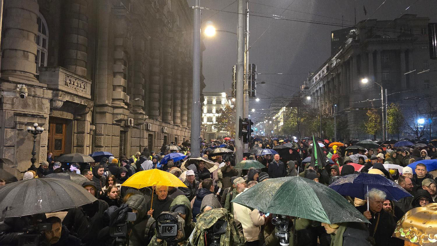 Kako je izgledao protest opozicije u Beogradu zbog tragedije u Novom Sadu u slikama (FOTO) 14