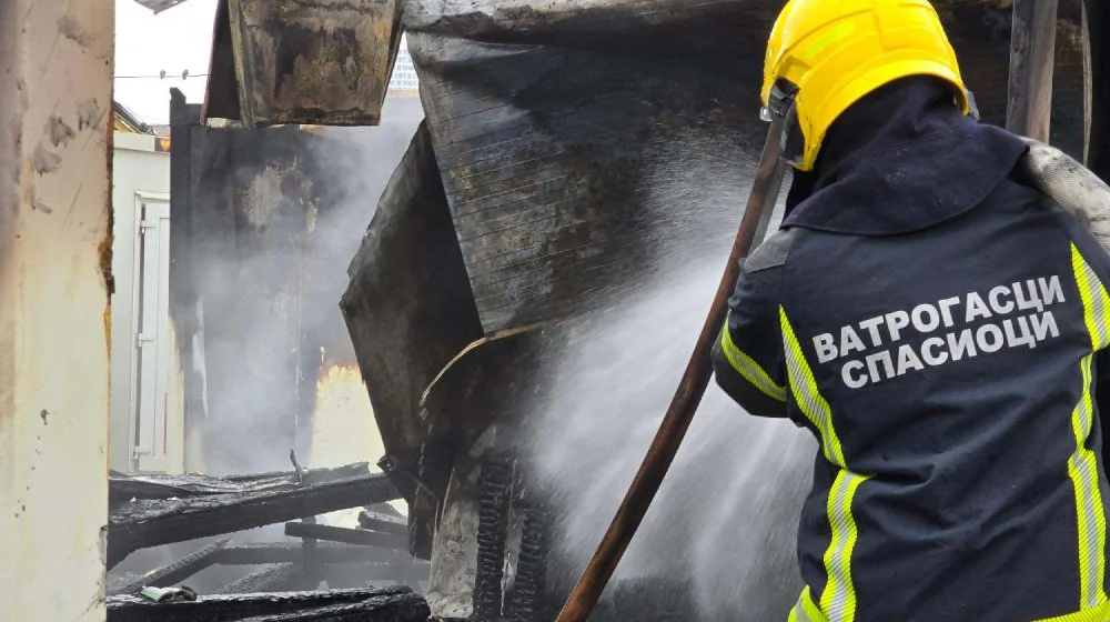 MUP: Požar zahvatio četiri barake na Bežanijskoj kosi u Beogradu 7