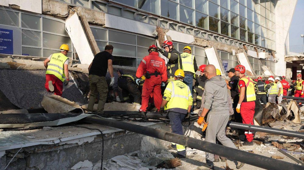 U Valjevu odložen protest, građani odali poštu nastradalima 11