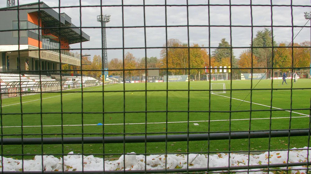 Fudbalski stadion u Pančevu nema upotrebnu dozvolu, a igraju se utakmice: Još jedna nadstrešnica pod znakom pitanja? (FOTO) 10