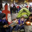 Policija u Tbilisiju rasturila šatorski kamp demonstranata: Došlo do tuče i privođenja (VIDEO) 11