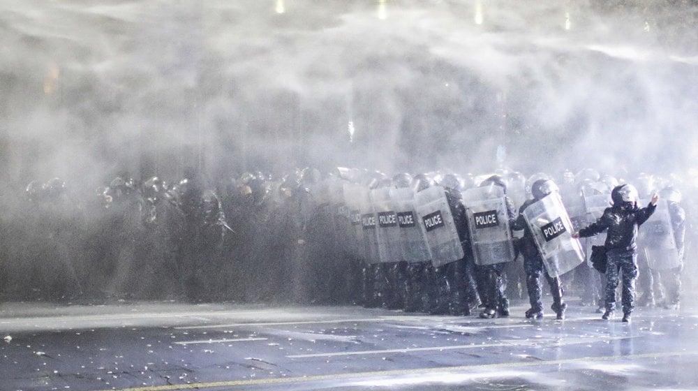 Bezbednosne snage nasilno rasterale demonstrante u Gruziji: Napadnuti novinari 9