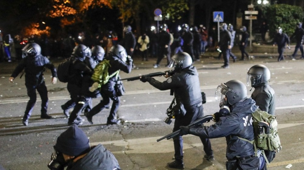 Maskirani policajci u Gruziji jutros izveli kaznenu operaciju: Nemilosrno tukli i hapsili demonstrante (VIDEO, FOTO) 8