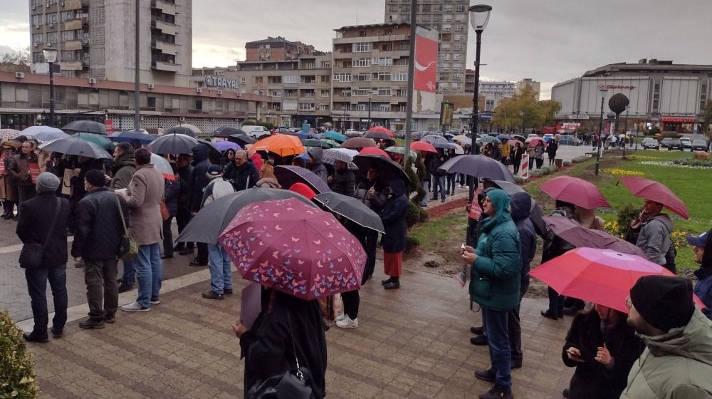 Akcija „Zastani Srbijo” u petak u Kragujevcu ponovo ispred Skupštine grada: Opozicioni odbornici stajaće 15 minuta na sednici skupštine 9