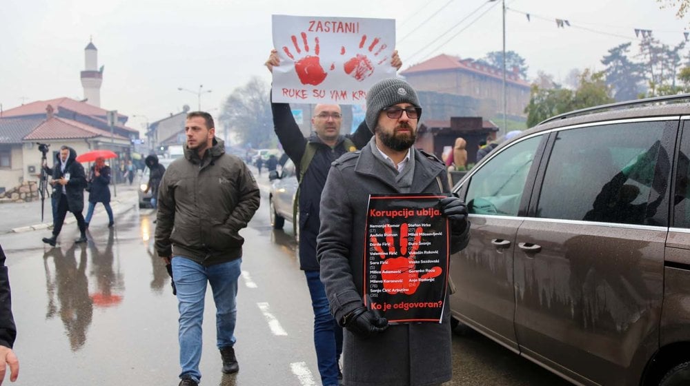 I u Novom Pazaru protest Zastani Srbijo: Odata pošta stradalim 9