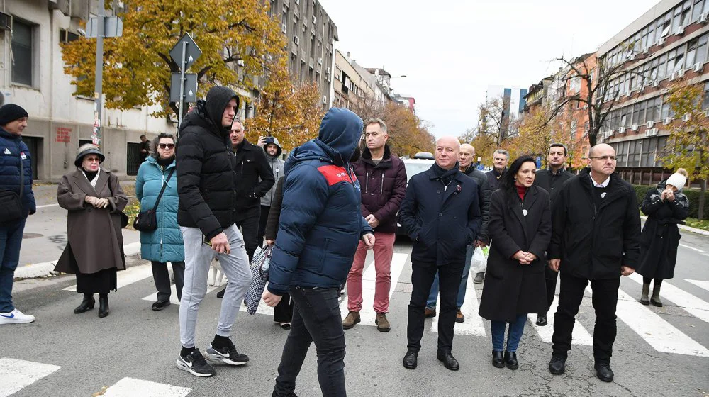 Građani Srbije pozvani da zastanu 15 minuta i odaju počast nastradalima u Novom Sadu 1