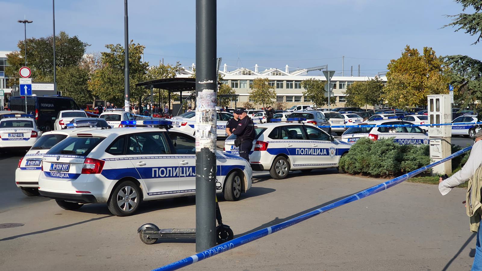 Urušio se deo Železničke stanice u Novom Sadu: Klinički centar Vojvodine se sprema za prihvat povređenih (FOTO/VIDEO) 5