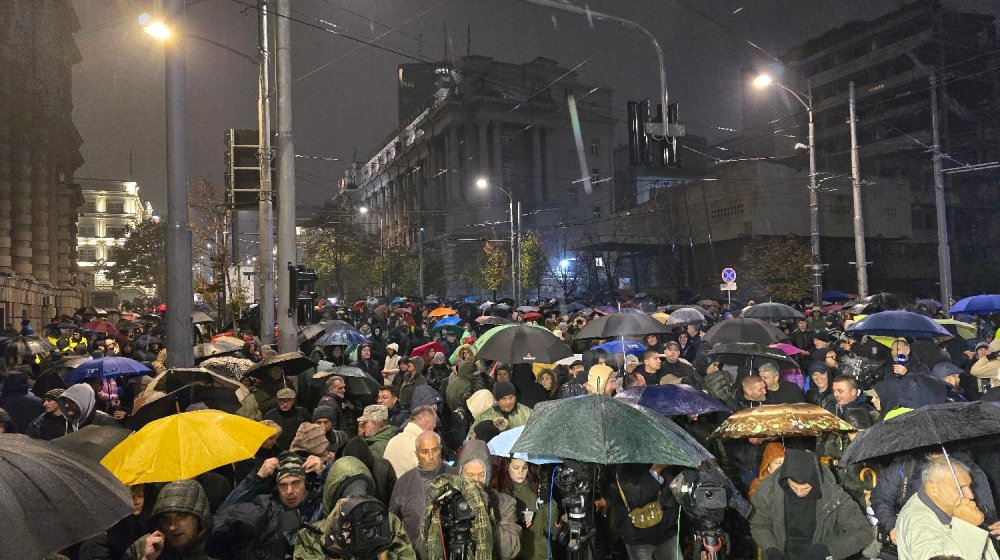 (VIDEO) Poslanik Borislav Novaković u ime opozocije izneo zahteve na protestu ispred Vlade Srbije 1