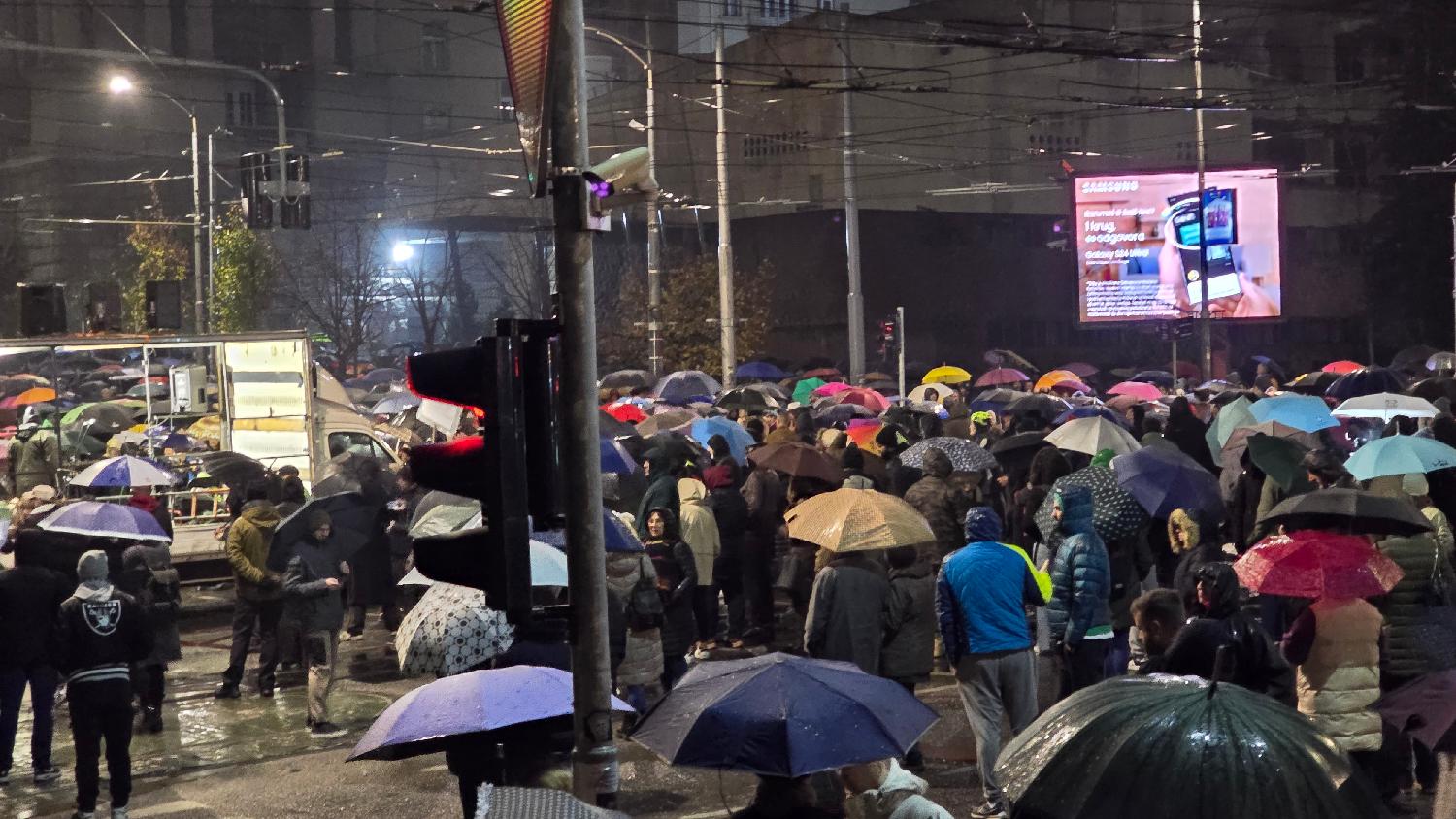 Kako je izgledao protest opozicije u Beogradu zbog tragedije u Novom Sadu u slikama (FOTO) 19