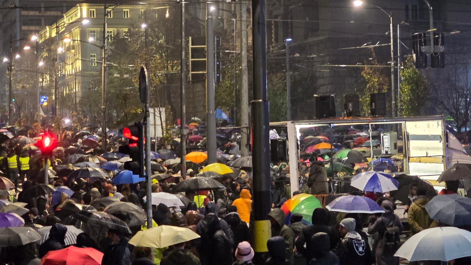 Kako je izgledao protest opozicije u Beogradu zbog tragedije u Novom Sadu u slikama (FOTO) 18