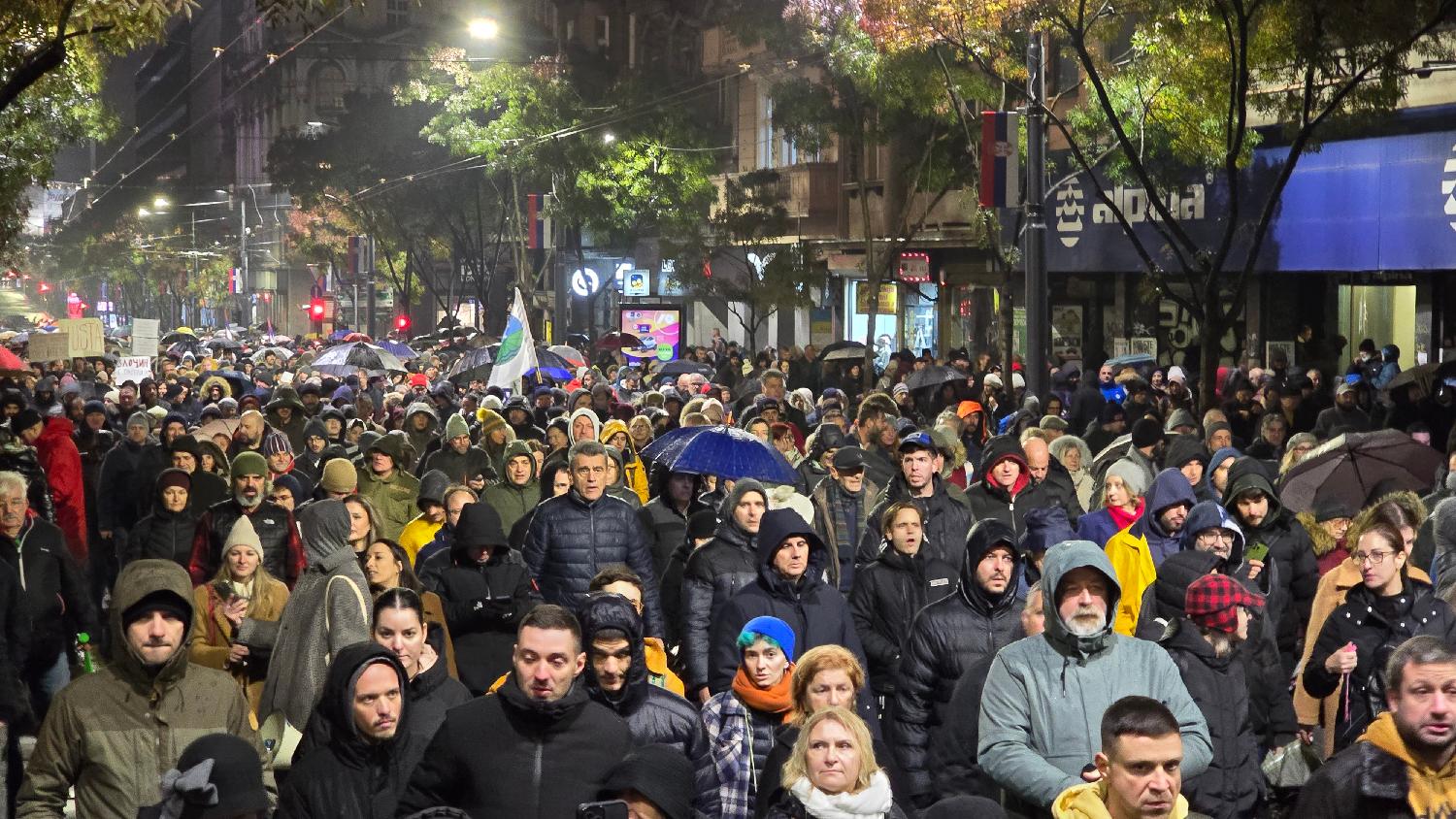 Kako je izgledao protest opozicije u Beogradu zbog tragedije u Novom Sadu u slikama (FOTO) 10