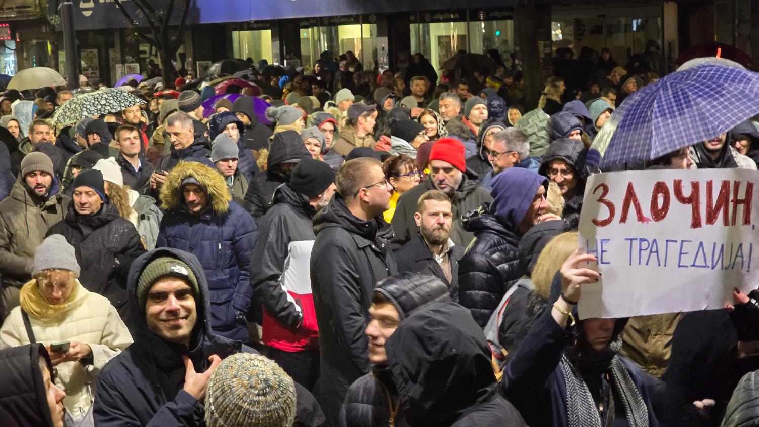 Kako je izgledao protest opozicije u Beogradu zbog tragedije u Novom Sadu u slikama (FOTO) 8