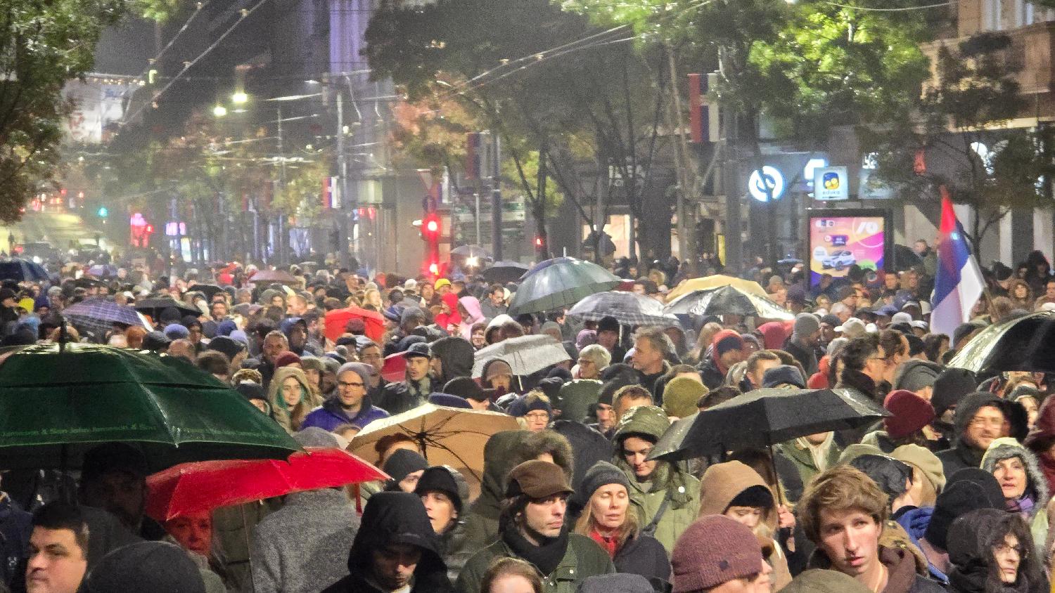 Kako je izgledao protest opozicije u Beogradu zbog tragedije u Novom Sadu u slikama (FOTO) 6