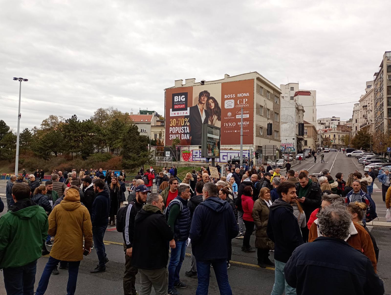 Blokada Starog savskog mosta: Policija sa dugim cevima, građani uzvikuju "Koga se bojite?" (FOTO/VIDEO) 5