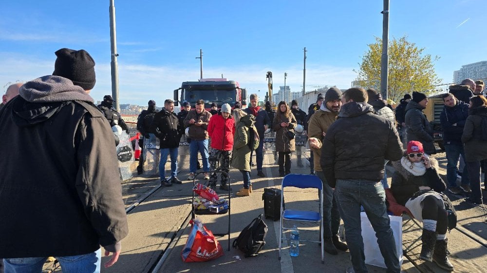 Učesnici protesta za odbranu starog Savskog mosta tvrde da su oterali grupu provokatora 8