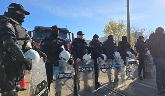 MUP negira Vučićeve inicijale na penderku policajca (FOTO) 10