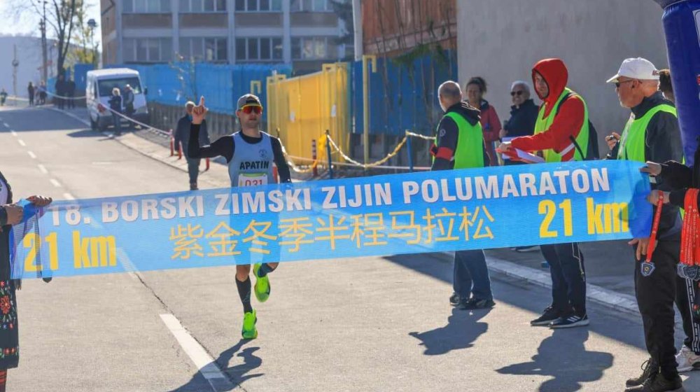 Rekordan broj učesnika na 18. zimskom polumaratonu u Boru: Pobednici Đuro Borbelj i Olivera Jevtić 8