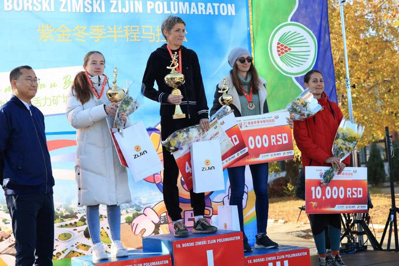 Rekordan broj učesnika na 18. zimskom polumaratonu u Boru: Pobednici Đuro Borbelj i Olivera Jevtić 3