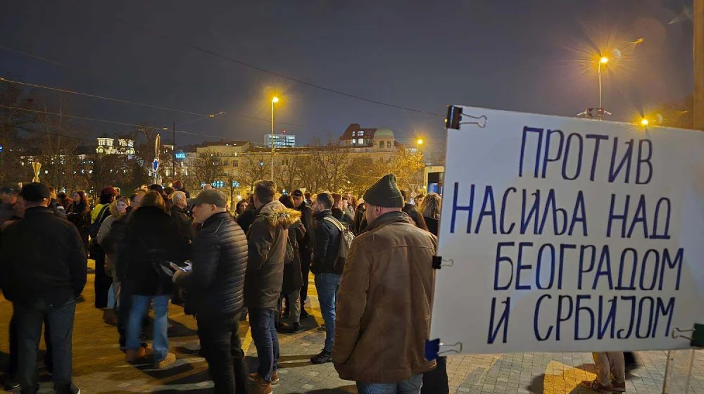 Počela četvrta blokada glavne raskrsnice Beograda na vodi: Manji incident na početku 13