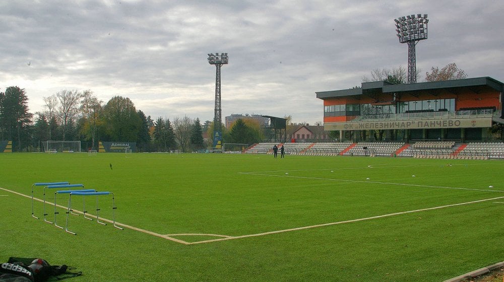 Fudbalski stadion u Pančevu četvrti put odbijen za upotrebnu dozvolu: U međuvremenu odigrana utakmica Železničar - Radnički (FOTO) 9