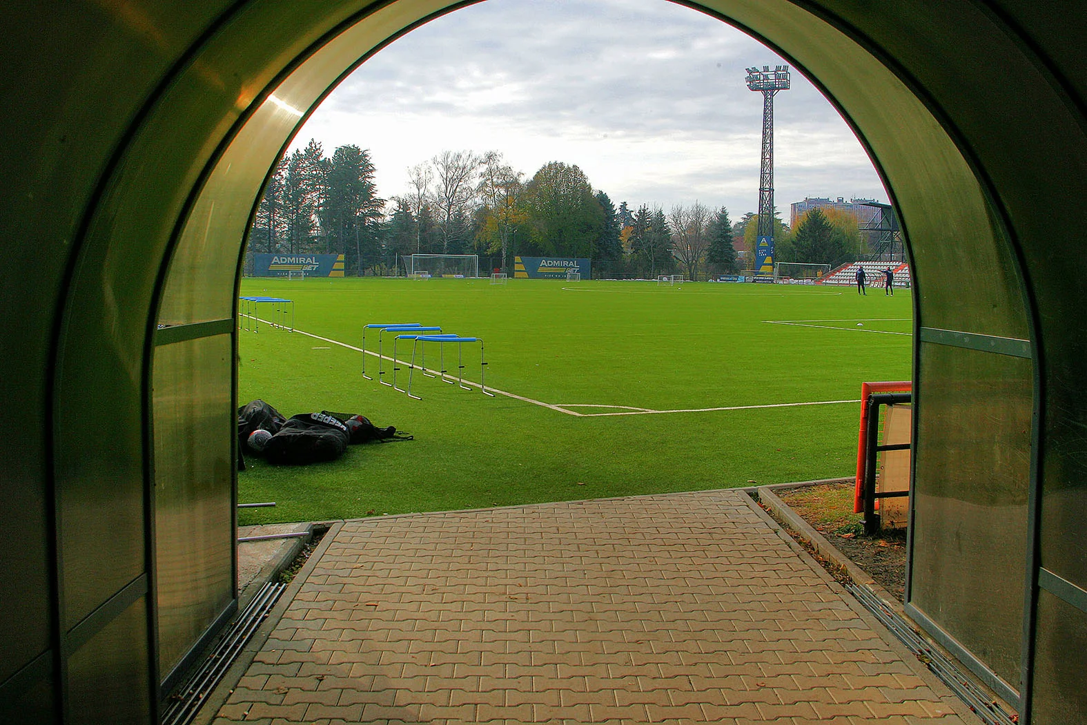 Fudbalski stadion u Pančevu nema upotrebnu dozvolu, a igraju se utakmice: Još jedna nadstrešnica pod znakom pitanja? (FOTO) 2