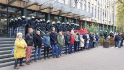 Završena blokada suda u Novom Sadu: Posle okršaja sa policijom, nekoliko poslanika ušlo u sud, ročišta danas nije bilo (FOTO, VIDEO) 5