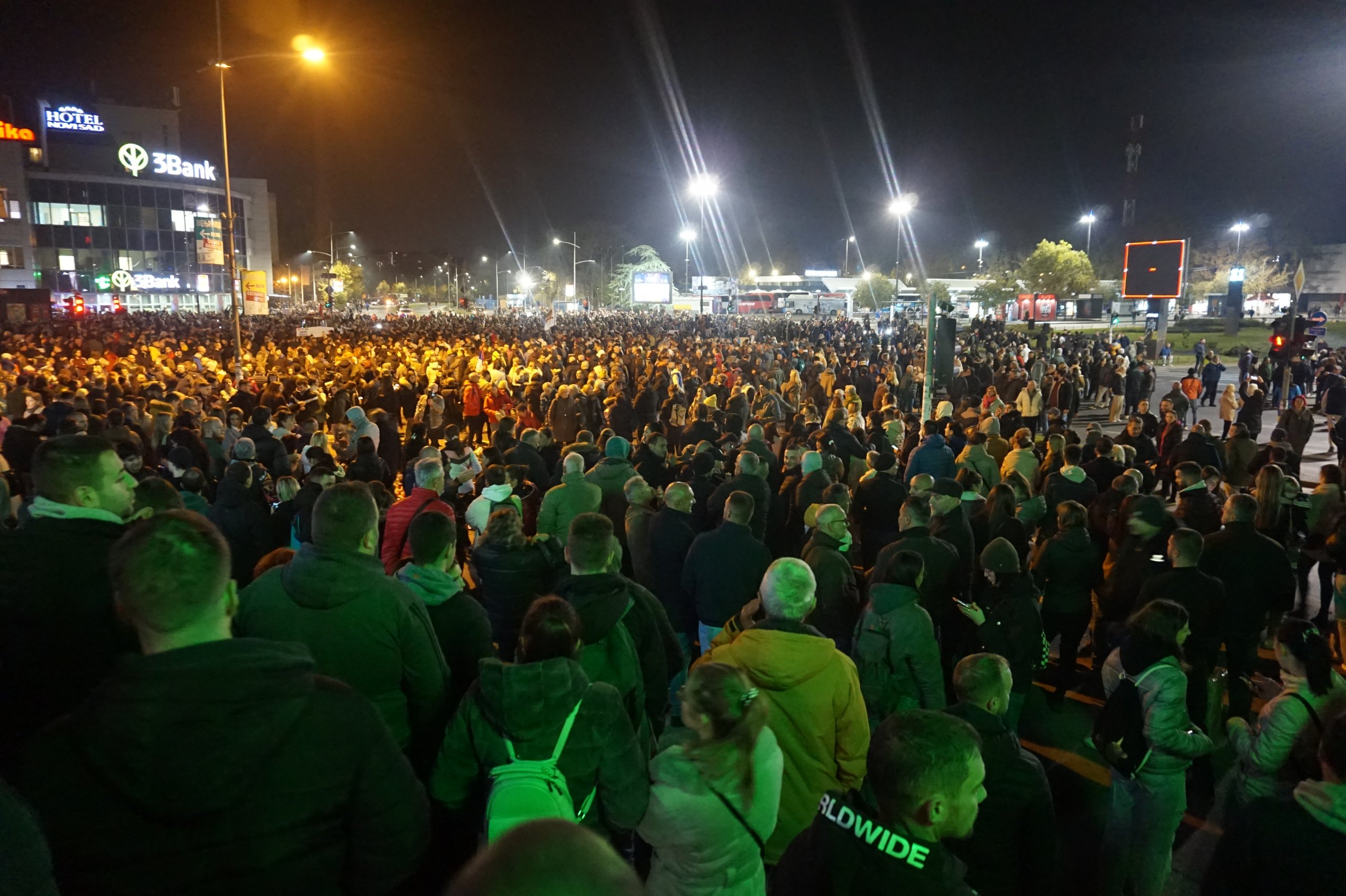 Jednom, kad sve ovo bude juče, tvrdiće da su tu bili iz ubeđenja: Kako je reporter Danasa doživeo protest u Novom Sadu (FOTO) 2