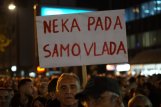 Jednom, kad sve ovo bude juče, tvrdiće da su tu bili iz ubeđenja: Kako je reporter Danasa doživeo protest u Novom Sadu (FOTO) 9