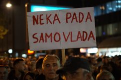 Jednom, kad sve ovo bude juče, tvrdiće da su tu bili iz ubeđenja: Kako je reporter Danasa doživeo protest u Novom Sadu (FOTO) 9