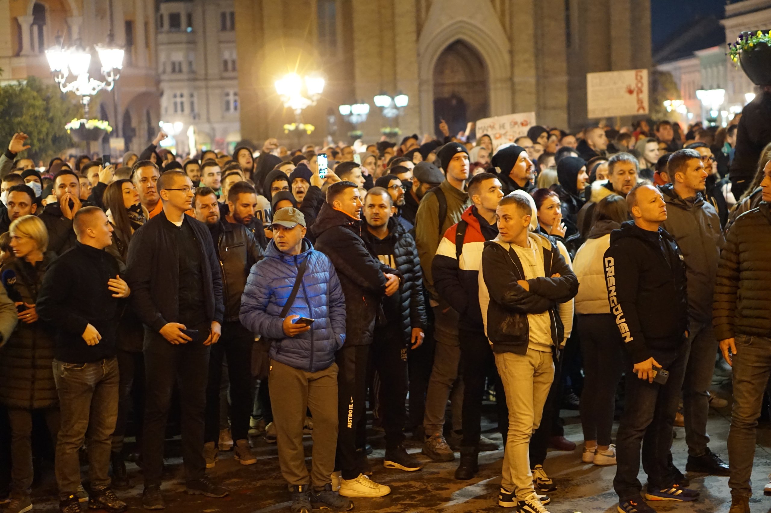 Jednom, kad sve ovo bude juče, tvrdiće da su tu bili iz ubeđenja: Kako je reporter Danasa doživeo protest u Novom Sadu (FOTO) 3