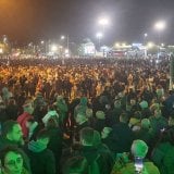 UŽIVO Protest u Novom Sadu ispred Železničke stanice: Traže se ostavke, crvena boja na Prekršajnom sudu (FOTO, VIDEO) 4