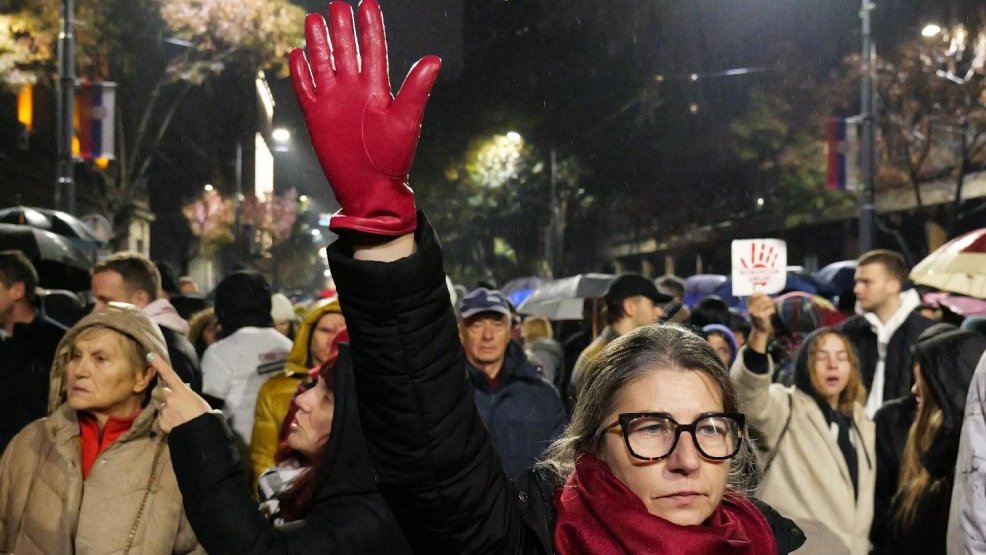 Protestne akcije zbog pada nadstrešnice: Kako vode borbu opozicija i aktivisti? 3