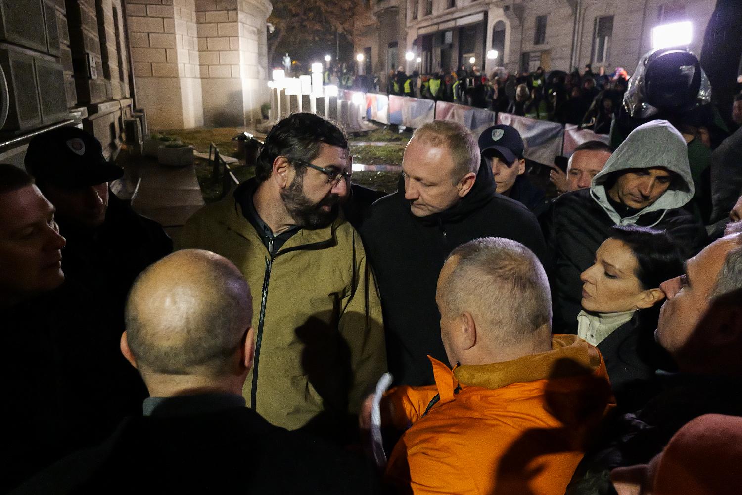 Kako je izgledao protest opozicije u Beogradu zbog tragedije u Novom Sadu u slikama (FOTO) 4