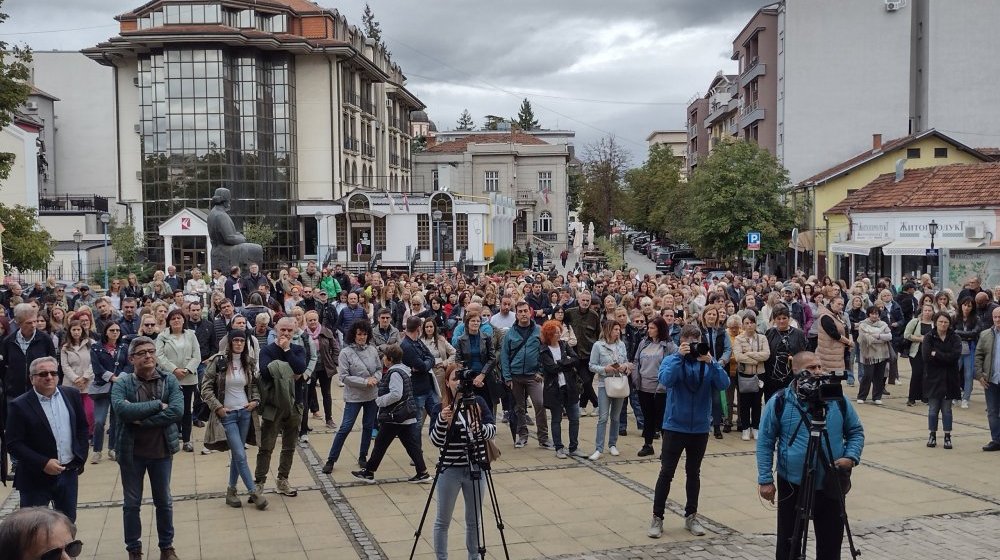 Kragujevac preuzeo „štafetu” cikrularnog štrajka prosvetara: Časovi skraćeni na 30 minuta i u Kraljevu, Čačku i Užicu 10