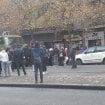 Vojni kamion krenuo na učenike Šeste beogradske gimnazije koji su protestovali u znak sećanja na žrtve u Novom Sadu (FOTO) 11