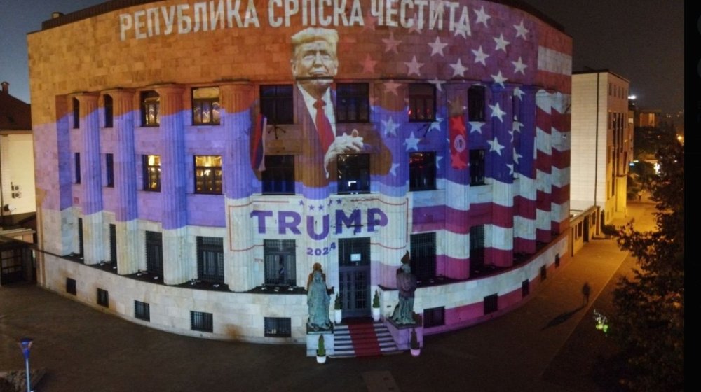 Donald Tramp na Palati Republika srpska: Boje američke zastave u Banjaluci 10