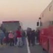 (VIDEO) Autobus iz Mladenovca se pokvario u Malom Požarevcu, putnici na sat vremena blokirali tu deonicu 11