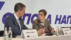 Sednica GO SNS počela minutom ćutanja, Vučić poručuje "Svi žele naše političke glave" (VIDEO, FOTO) 6