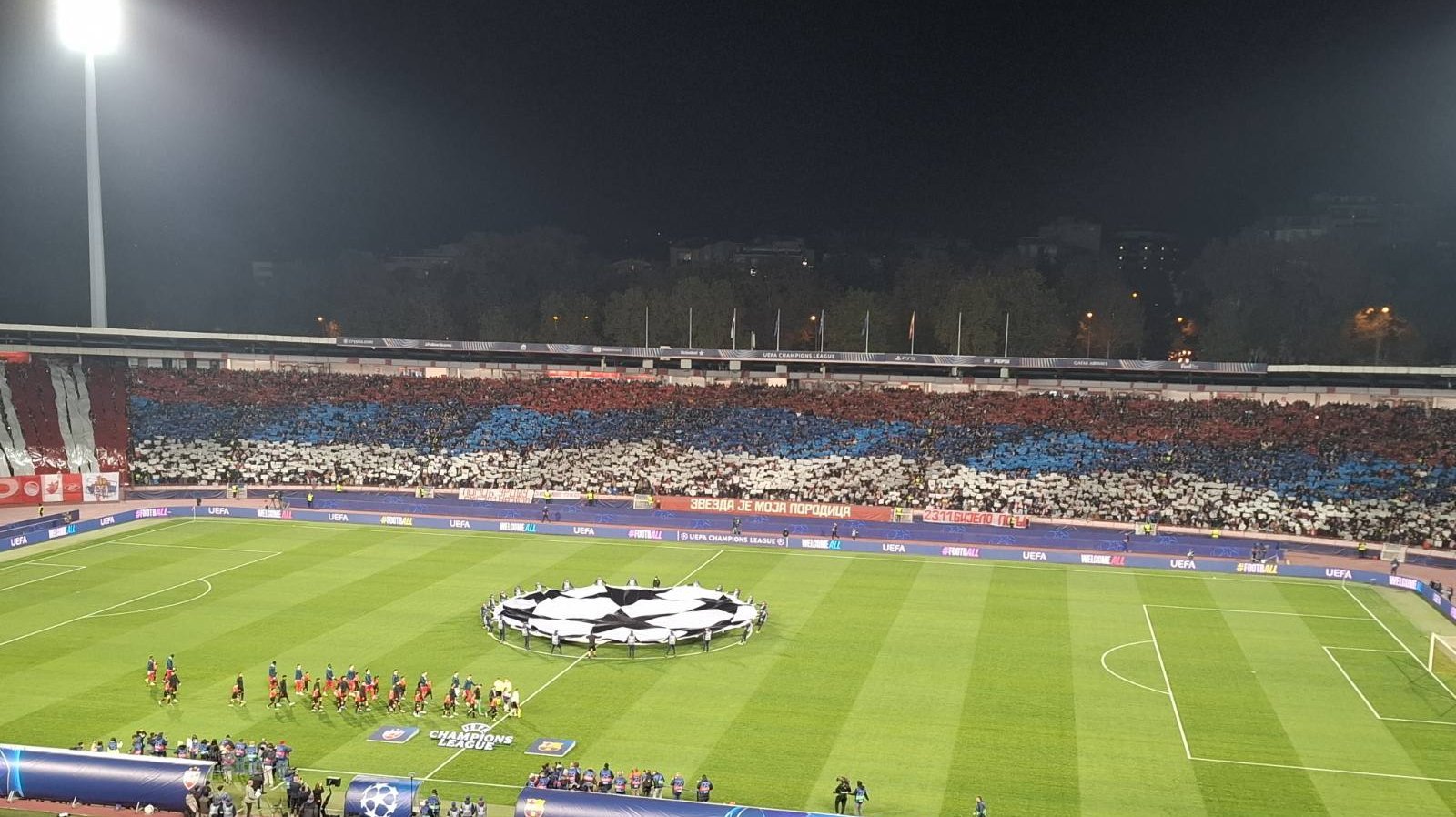 Koreografija navijača Zvezde: Stadion obojen u crveno-belo (FOTO, VIDEO) 3