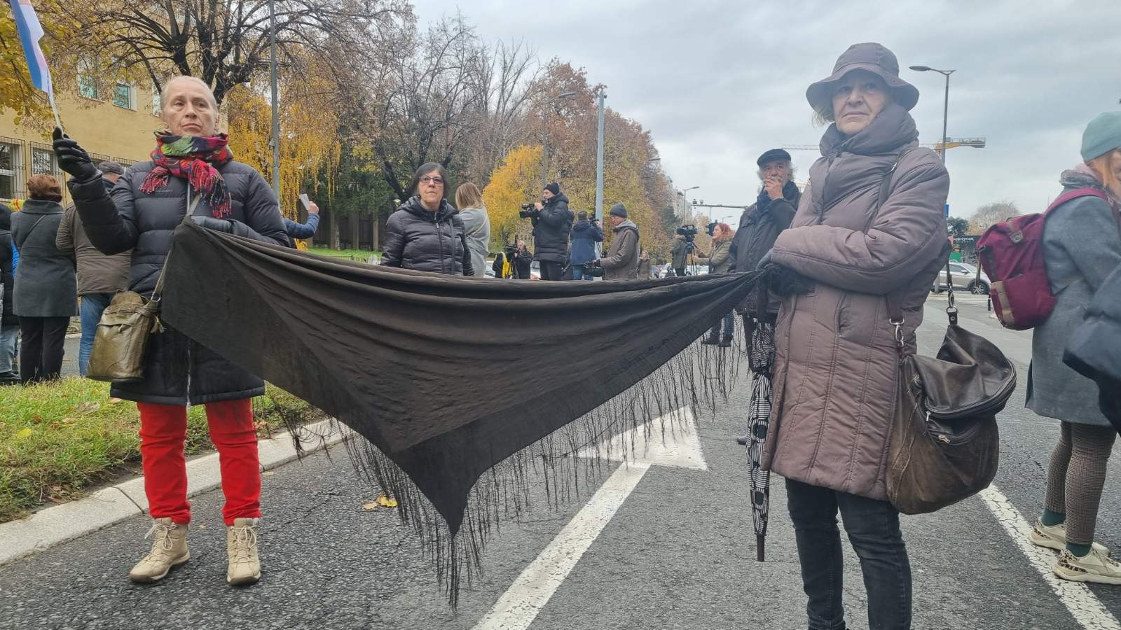 Protest Zastani Srbijo: Kako je izgledala akcija ProGlasa ispred Specijalnog suda u Beogradu?(VIDEO/FOTO) 2