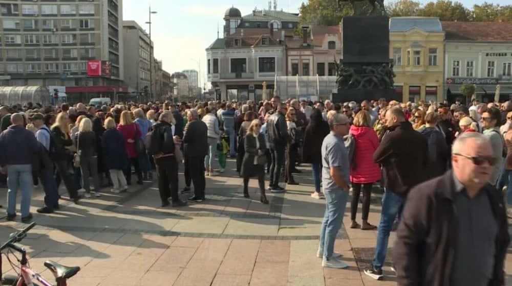 "Nismo neprijatelji države, već stub društva": Prosvetni radnici protestvovali i u centru Niša 15